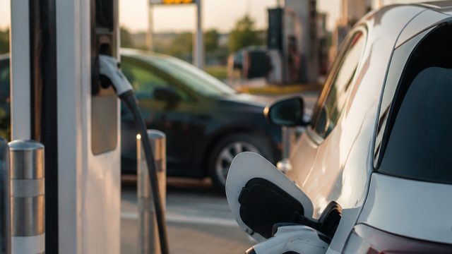 Soaring Fuel Costs Propel EV Sales Amids