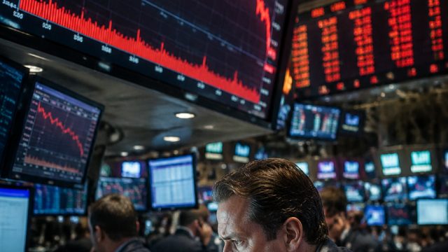 Market Turmoil: Tech Sell-Off Affects Global Indices Today