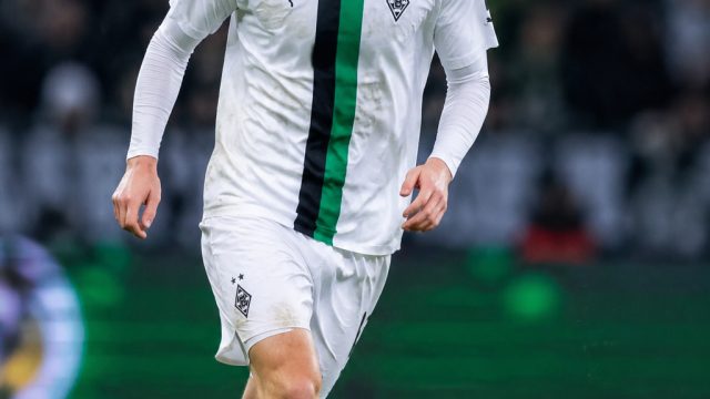 Leeds United Eyes Nico Elvedi for Defensive Reinforcement